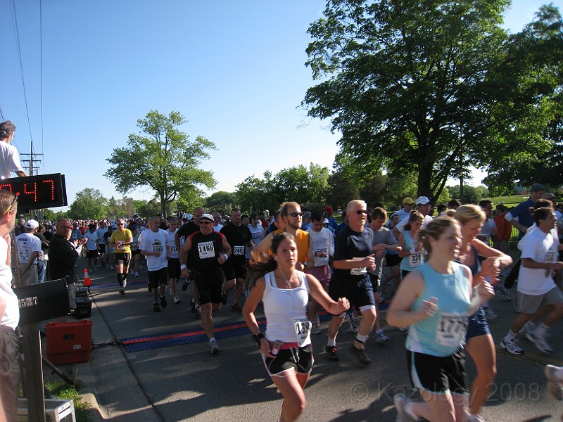 DexterA2 310.jpg - The Ann Arbor Track Club (AATC) hosts the annual Dexter to Ann Arbor Half Marathon run. These photos are the 2009 run.